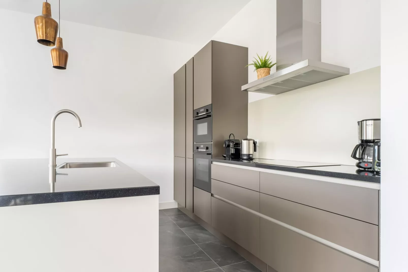 Aurora 584-Kitchen