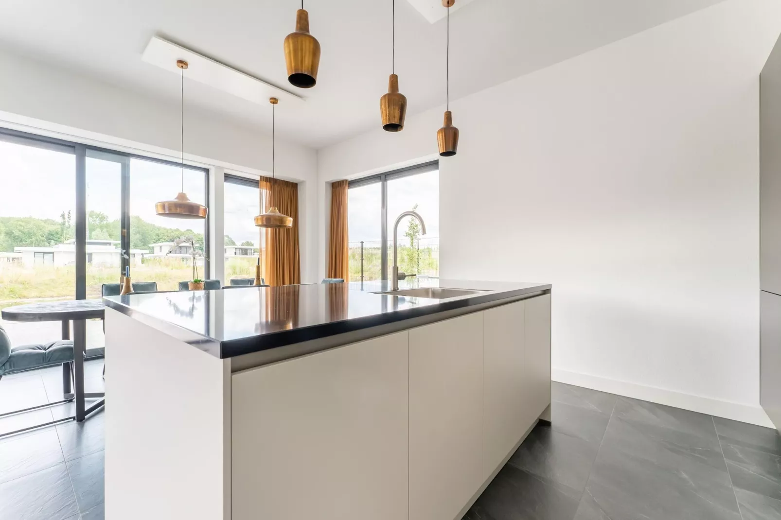 Aurora 584-Kitchen