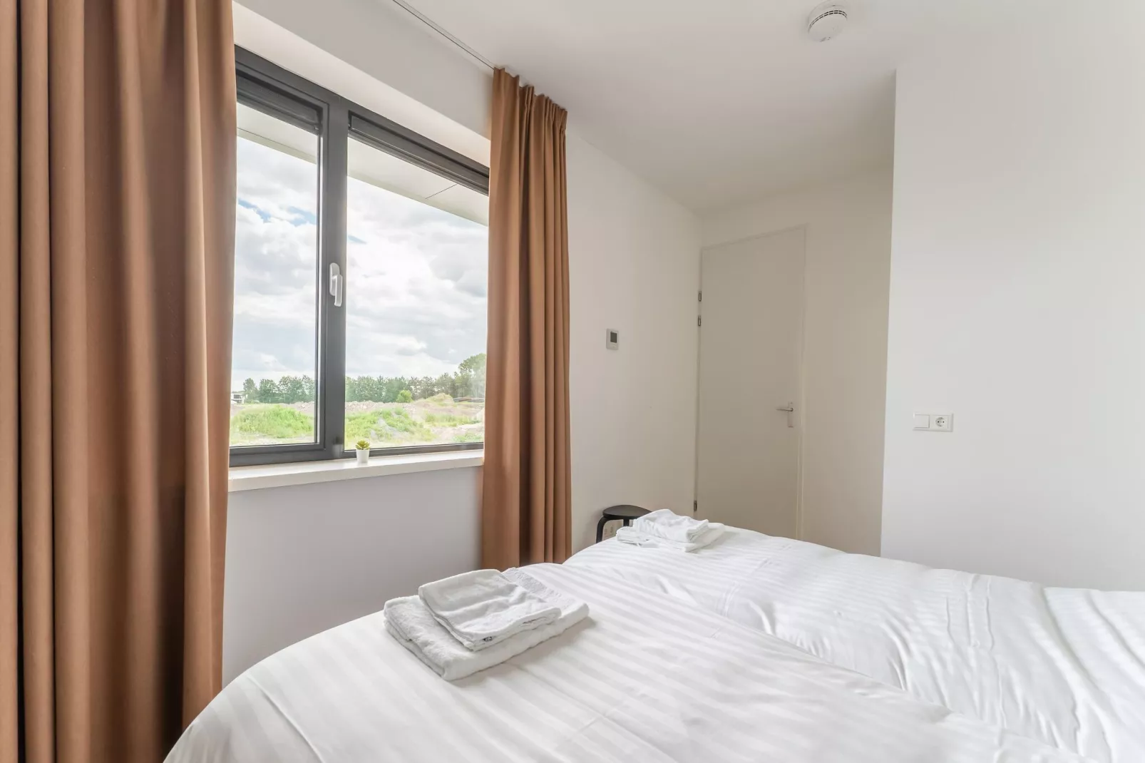 Aurora 584-Bedroom