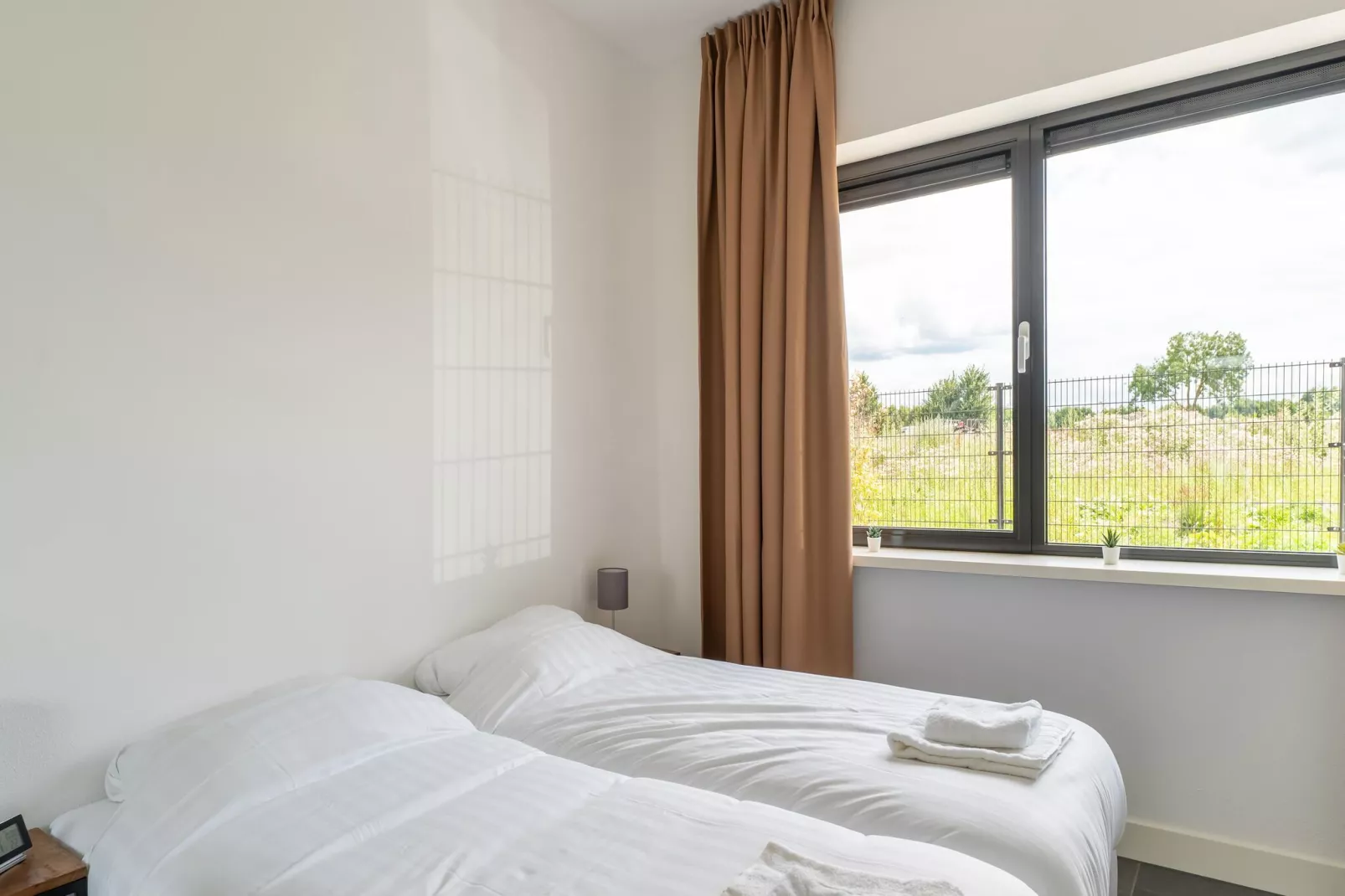 Aurora 584-Bedroom