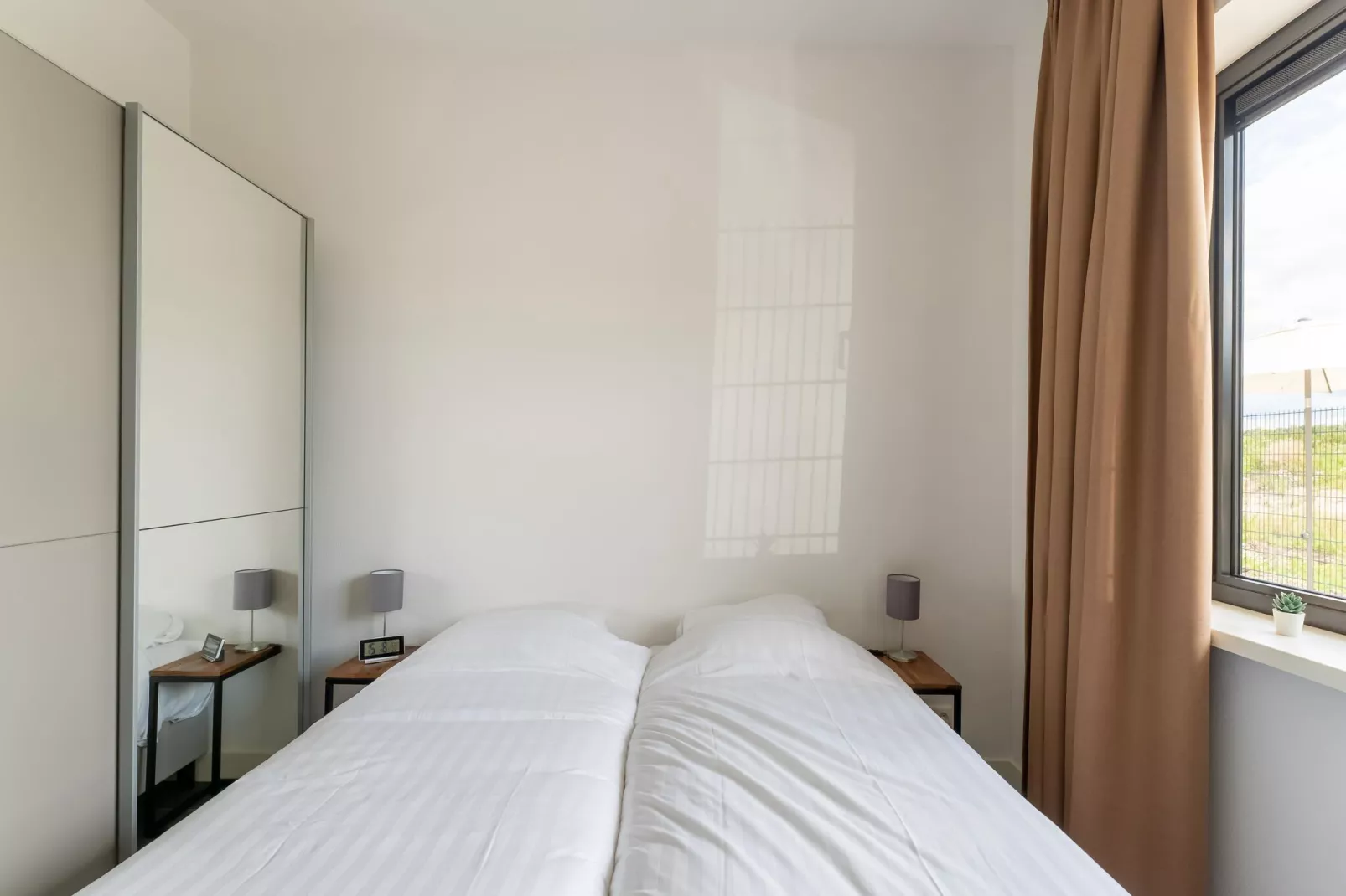 Aurora 584-Bedroom
