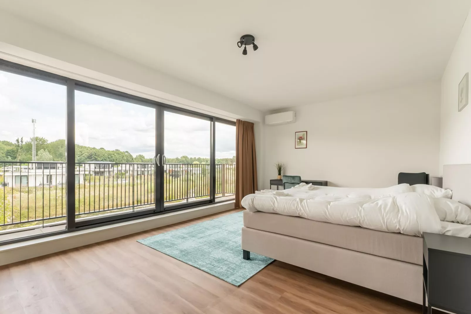 Aurora 584-Bedroom
