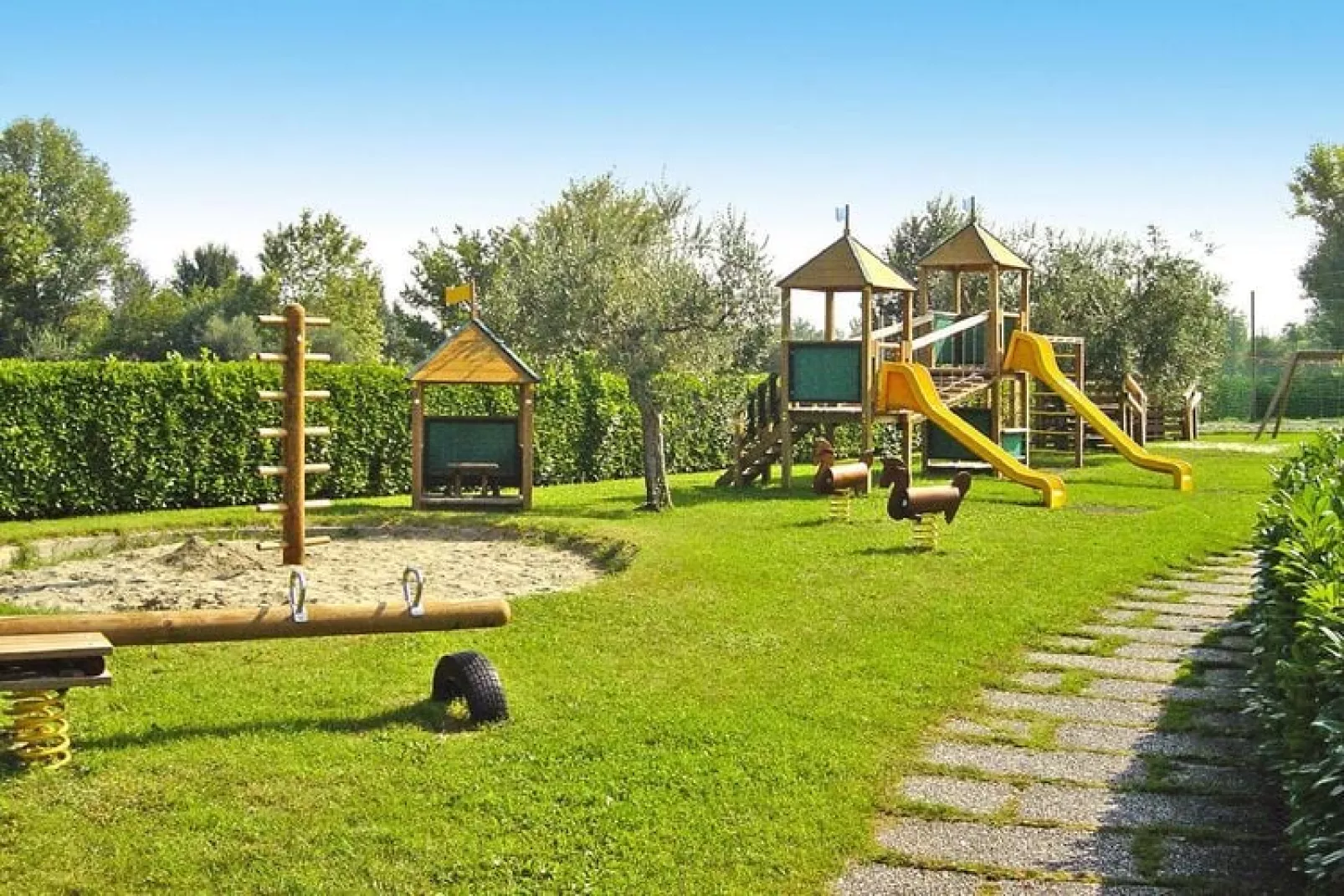 Residence Barbara, Moniga del Garda-3-Raum-App., C3, ca. 88 qm-Gärten Sommer