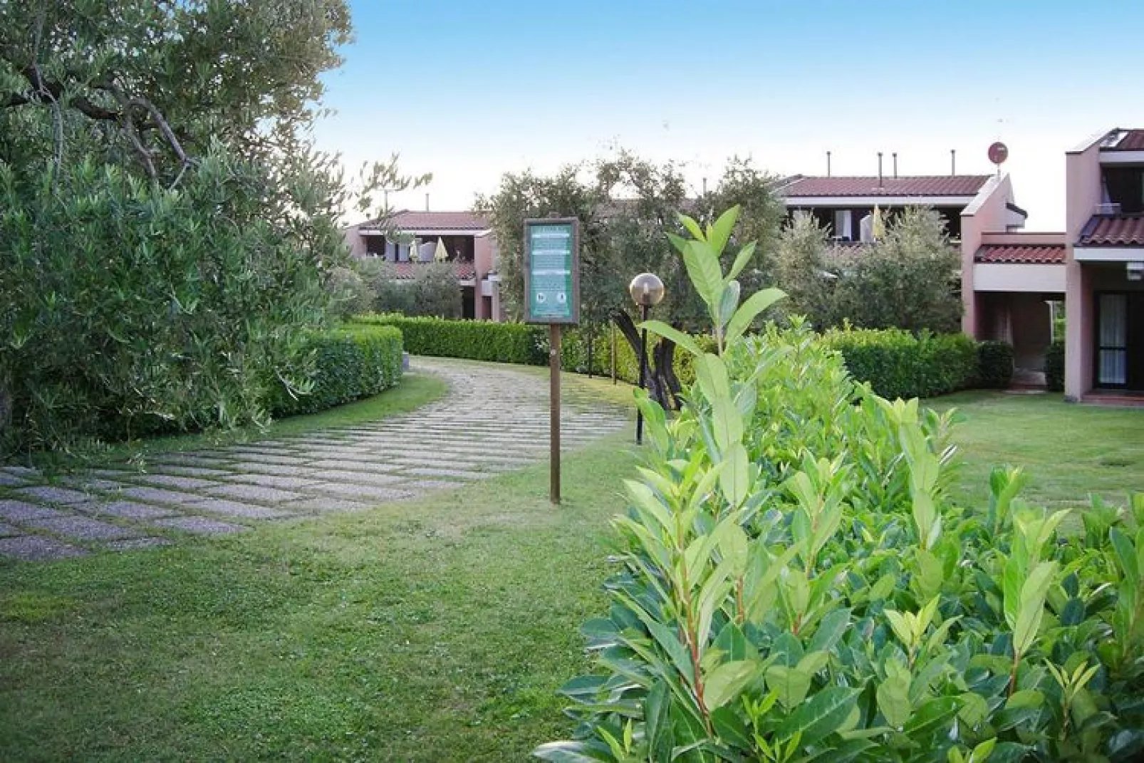 Residence Barbara, Moniga del Garda-3-Raum-App., C3, ca. 88 qm-Gärten Sommer