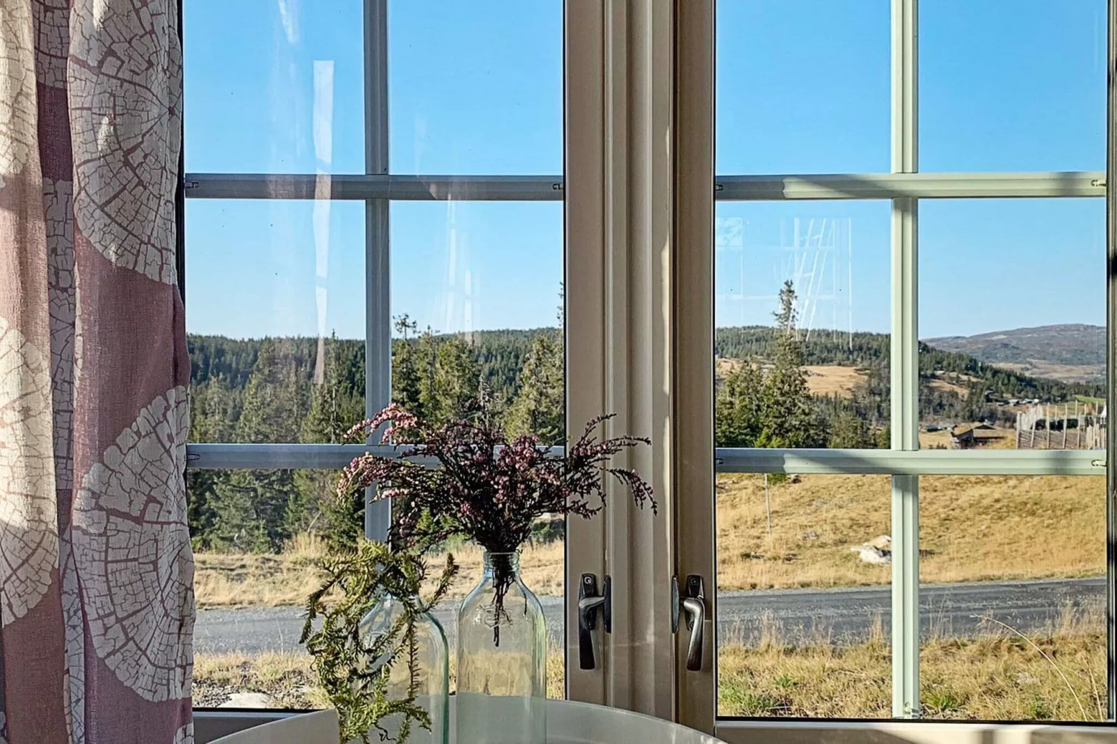 HUNDRE OG TJUETO-View
