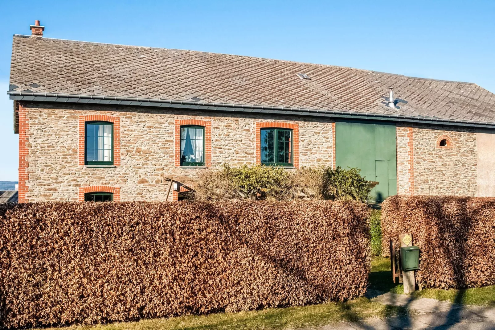 Chez Cyrille-Exterior summer