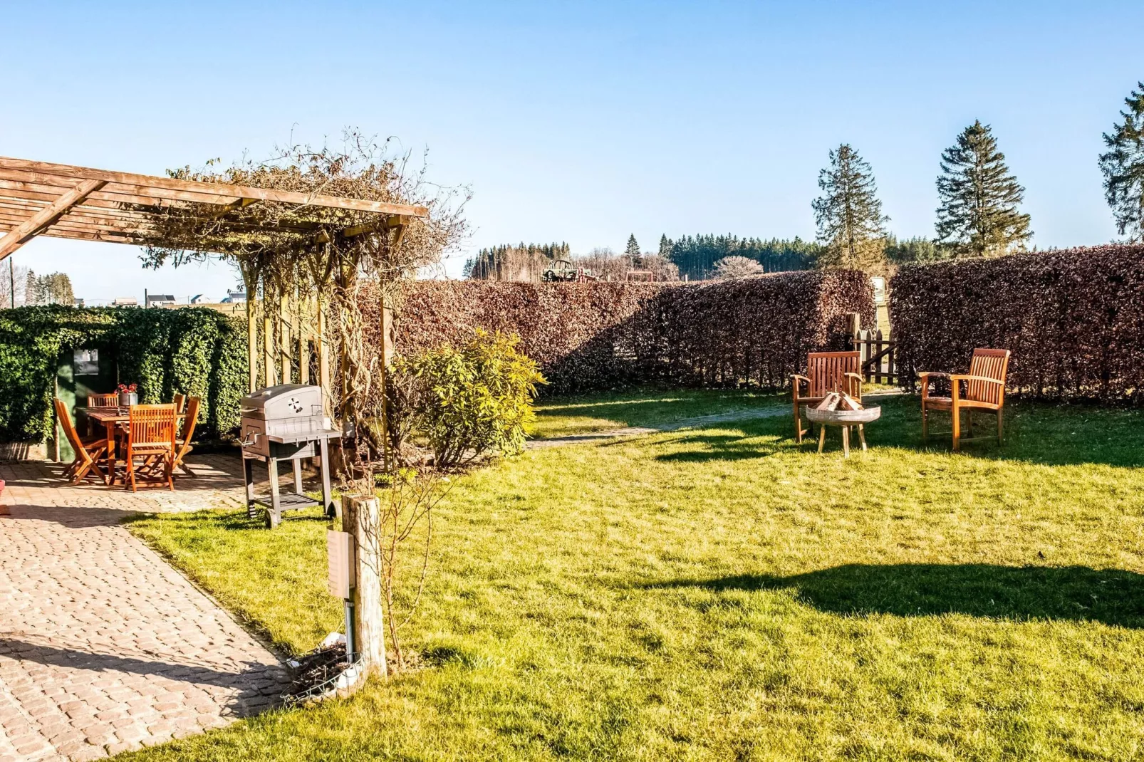 Chez Cyrille-Gardens summer