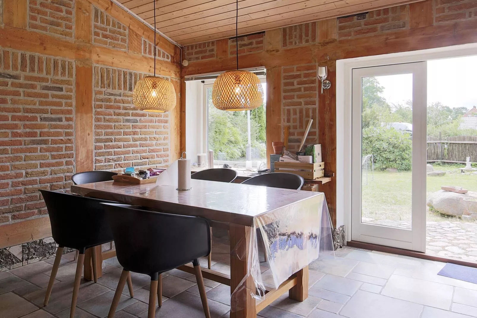Charming Harbor Cottage-By Traum-Indoor