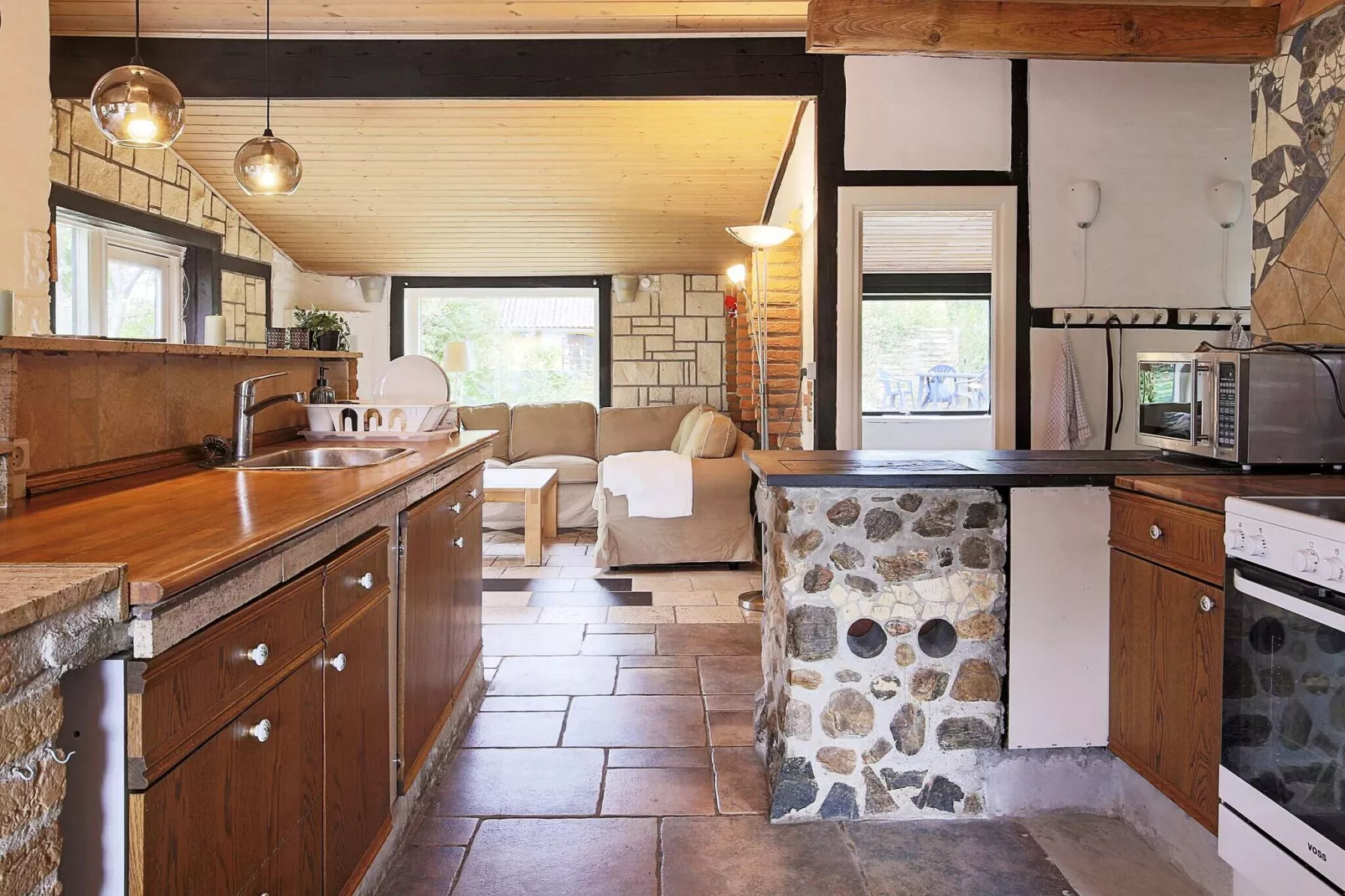 Charming Harbor Cottage-By Traum-Indoor