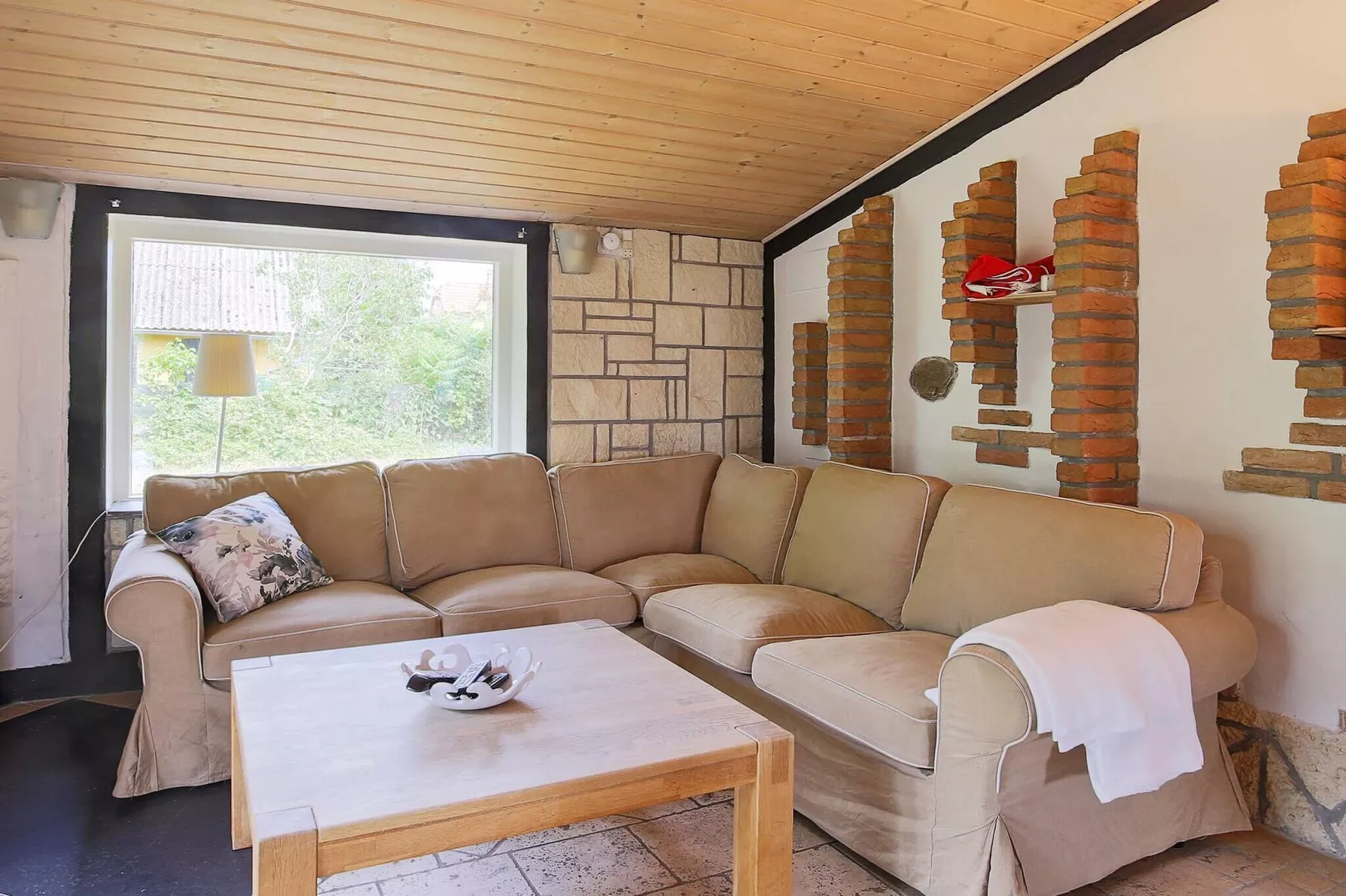 Charming Harbor Cottage-By Traum-Indoor