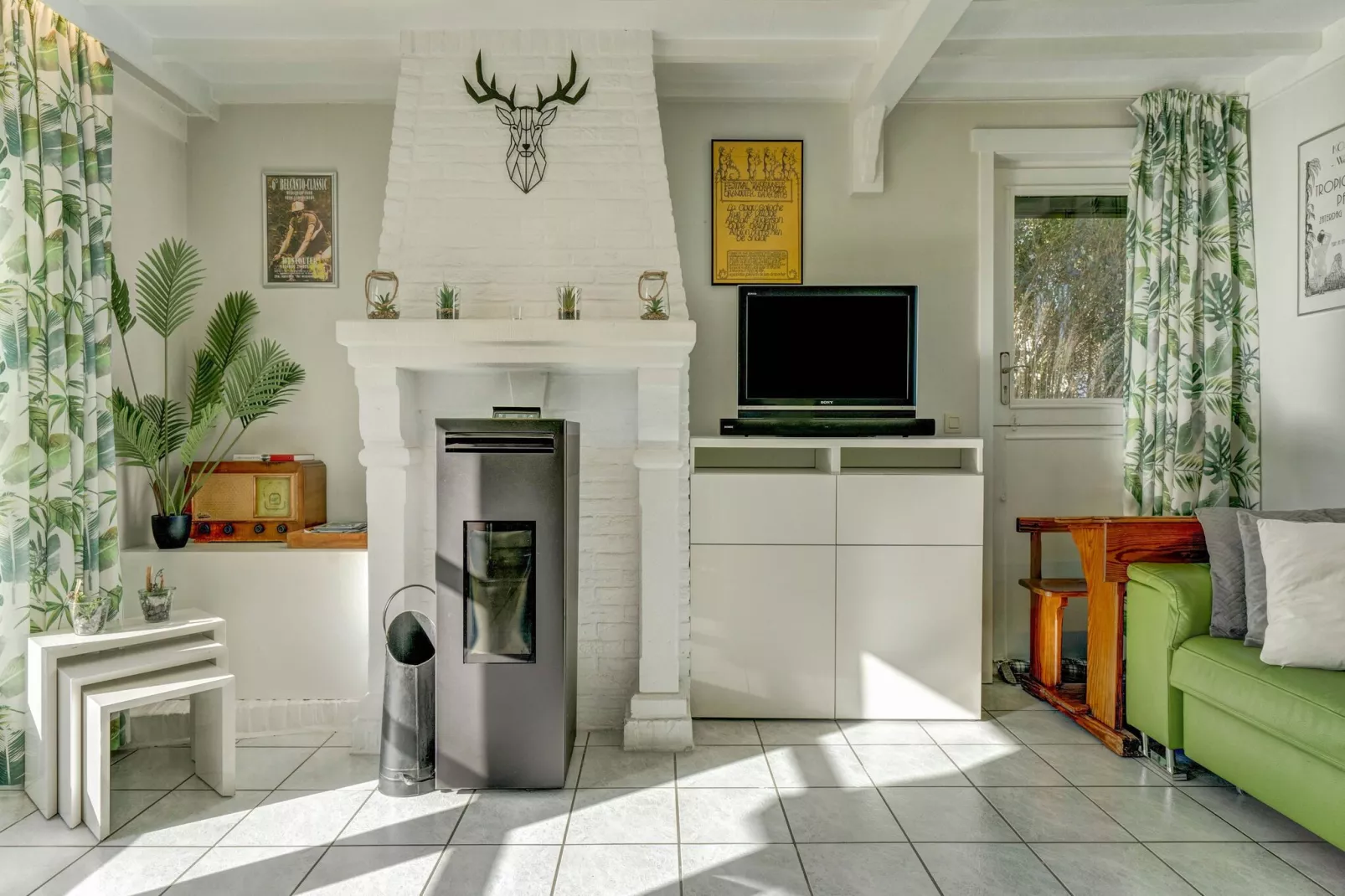 The Little White House-Living room