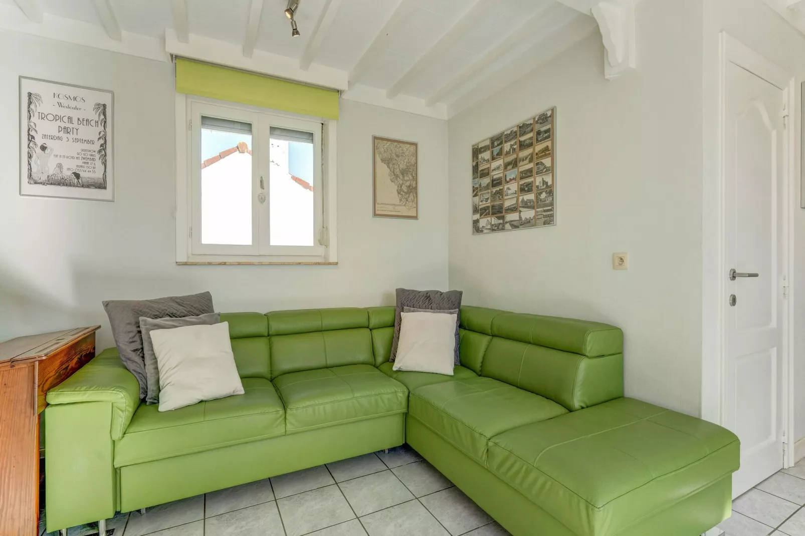The Little White House-Living room