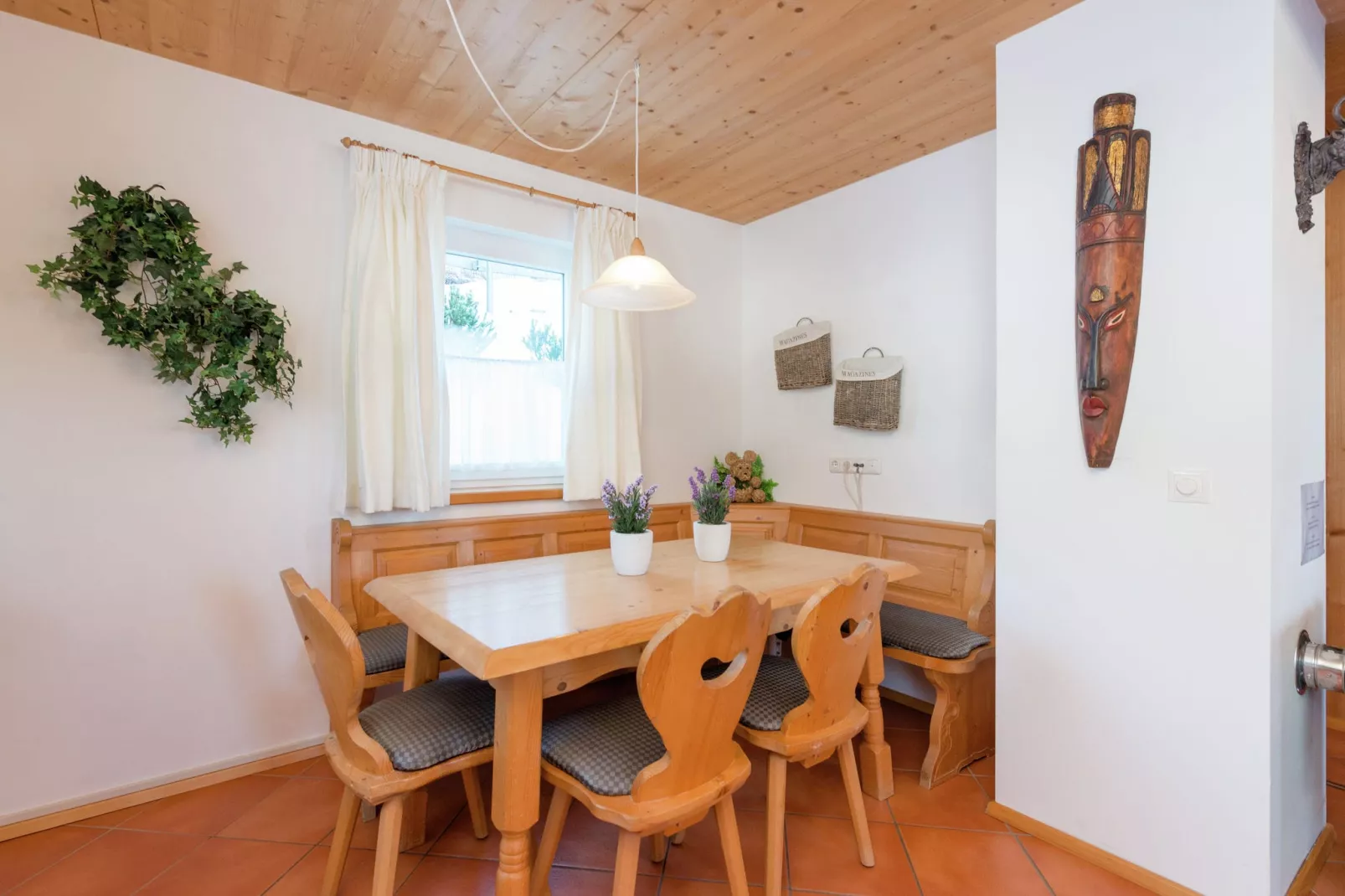 Alpendorf Dachstein West 2-Dining room