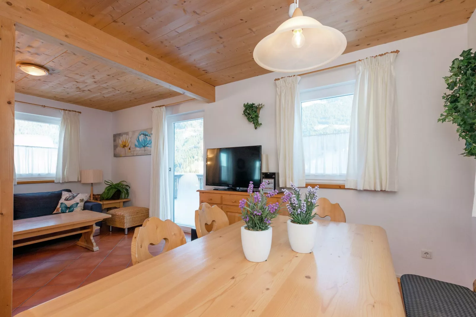 Alpendorf Dachstein West 2-Dining room