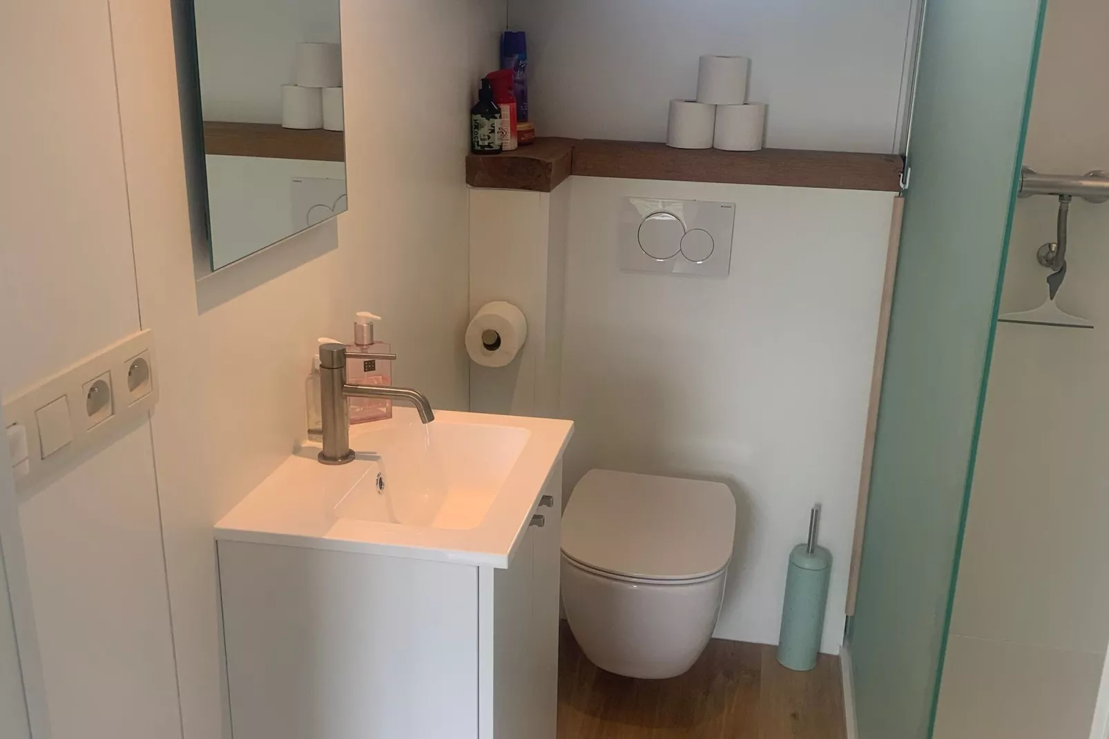 The Little White House-Bathroom