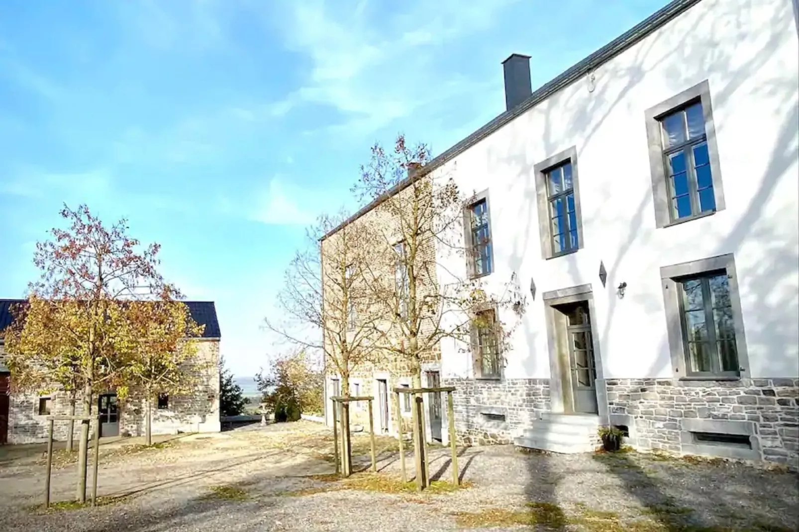La Demeure du Baron-Exterior summer