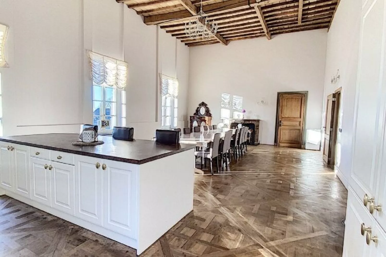 La Demeure du Baron-Dining room