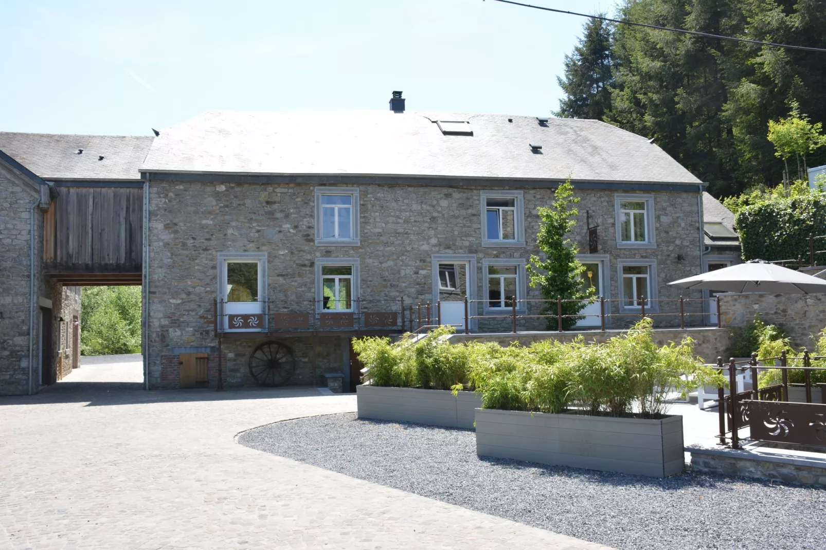 Gîte du Moulin-Exterior summer
