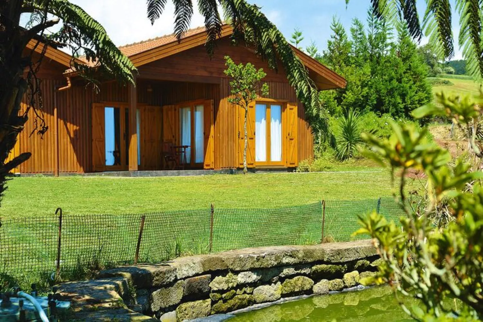 Holiday homes Quinta dos Curubás Vila Franca do Campo // Bungalow T1-Exterior summer