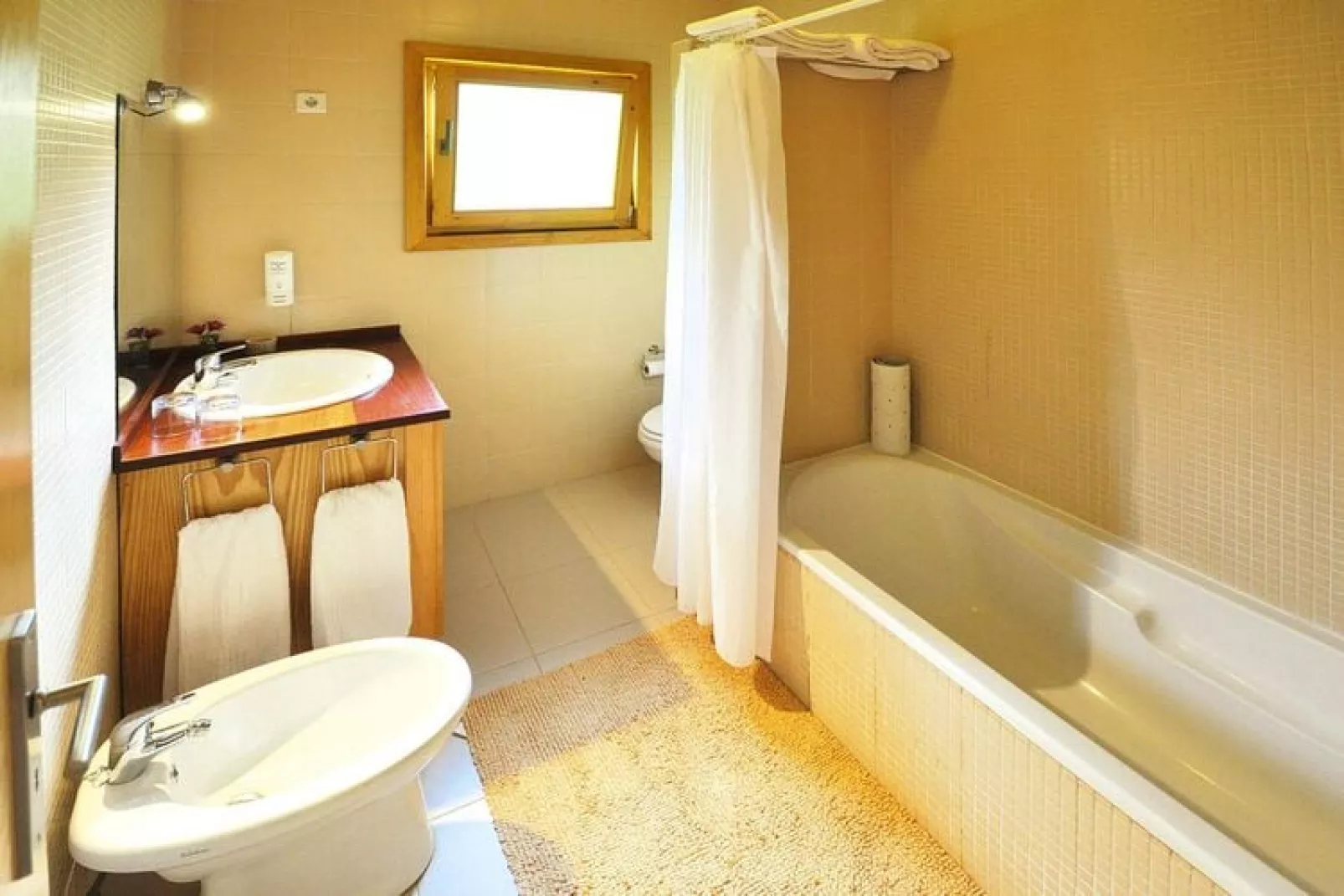 Holiday homes Quinta dos Curubás Vila Franca do Campo // Bungalow T1-Bathroom