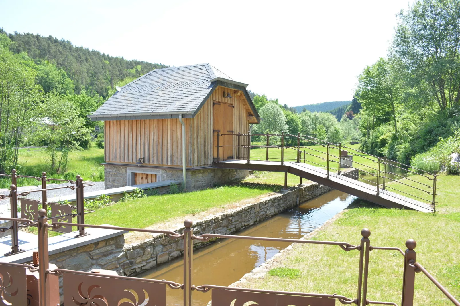 Gîte du Moulin-Gardens summer