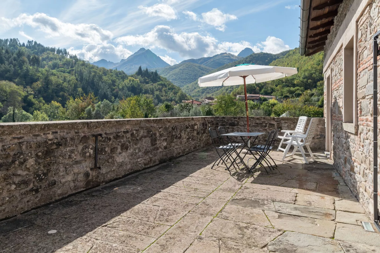 Castello di Argigliano 1-Terrace balcony