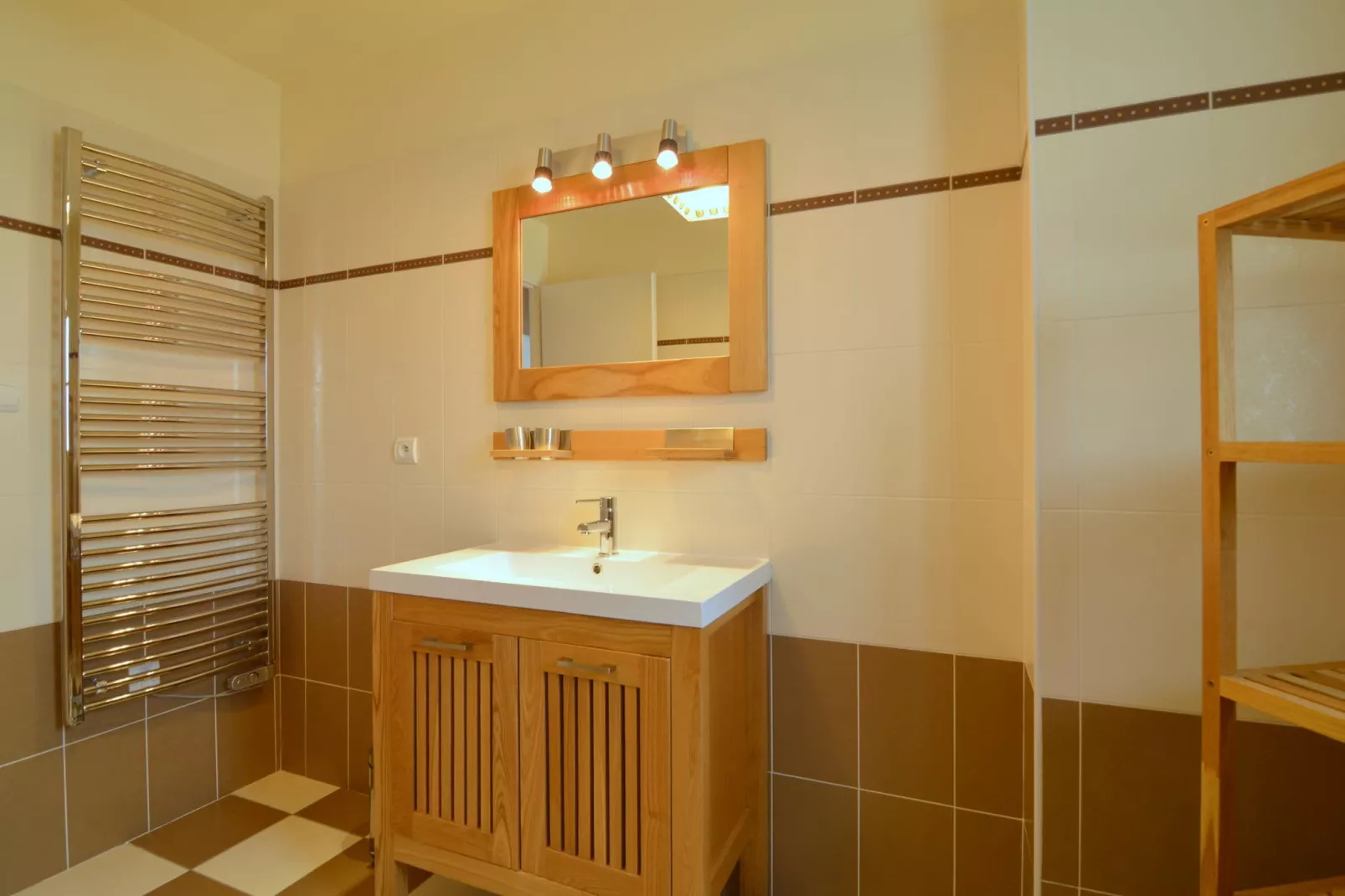 Maison vacances chaleureuse proche de la plage-Bathroom