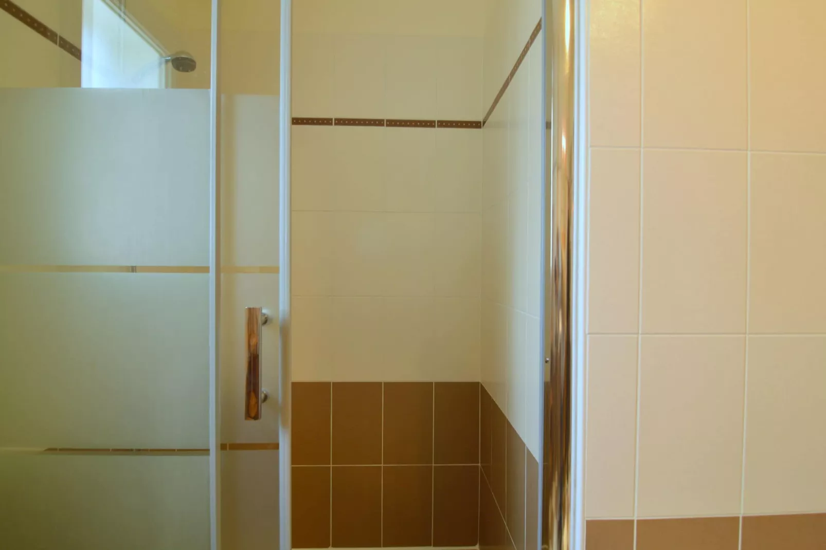 Maison vacances chaleureuse proche de la plage-Bathroom
