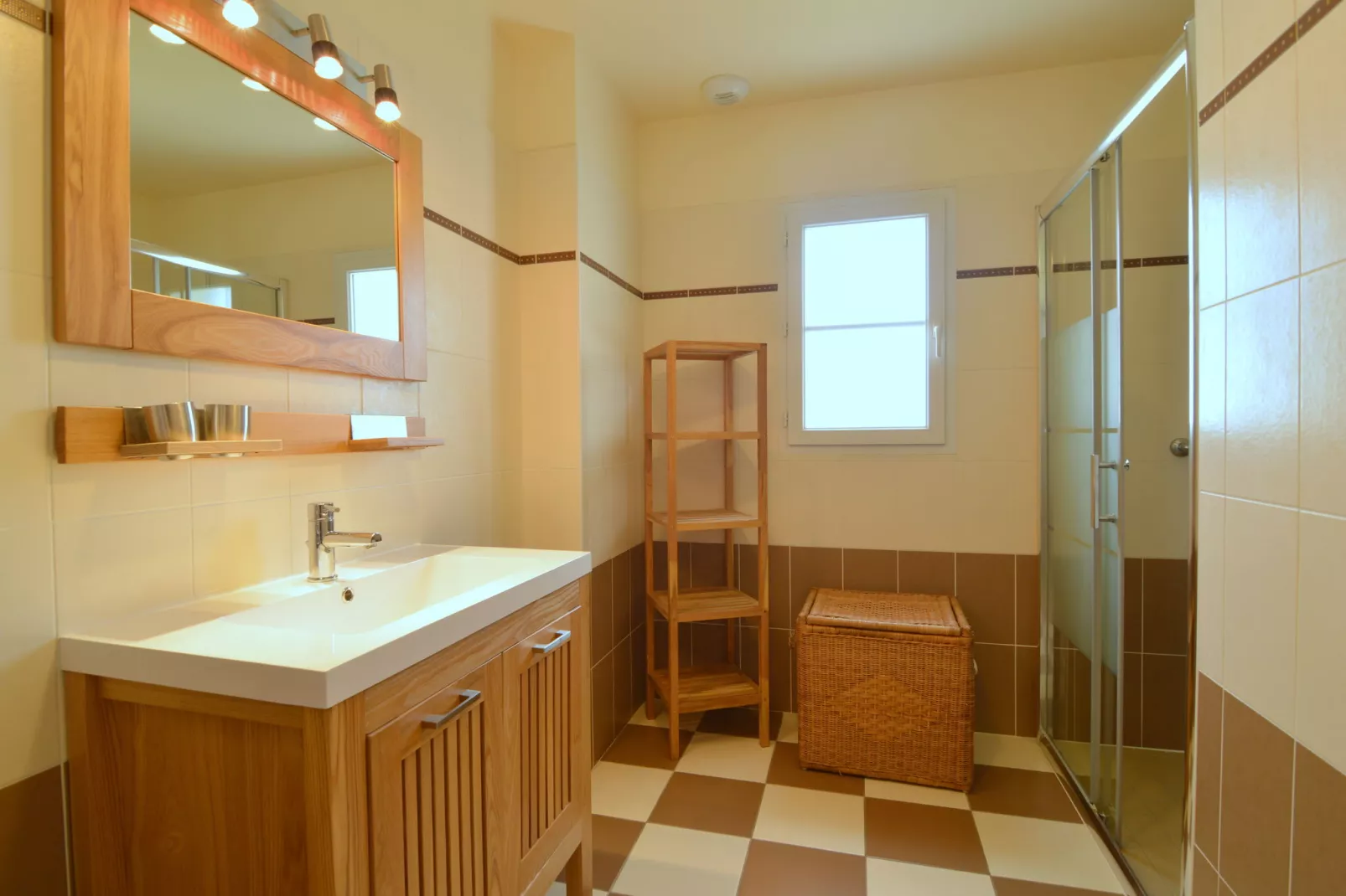 Maison vacances chaleureuse proche de la plage-Bathroom
