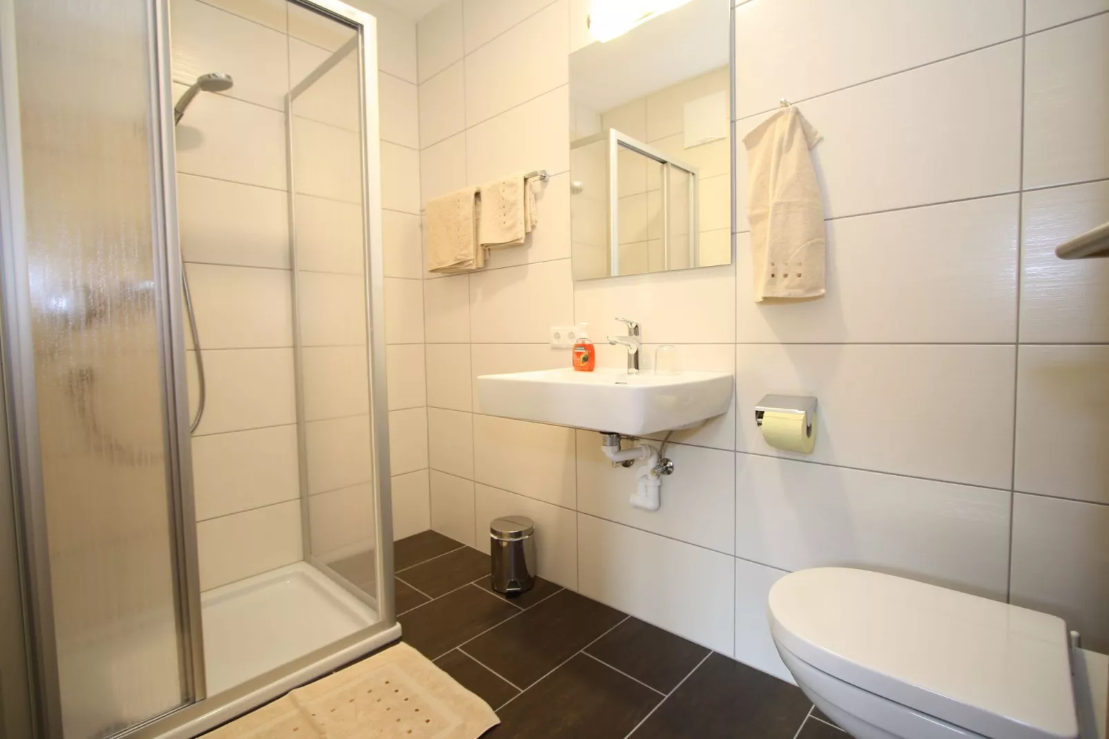 Annas Bergapartment-Badezimmer