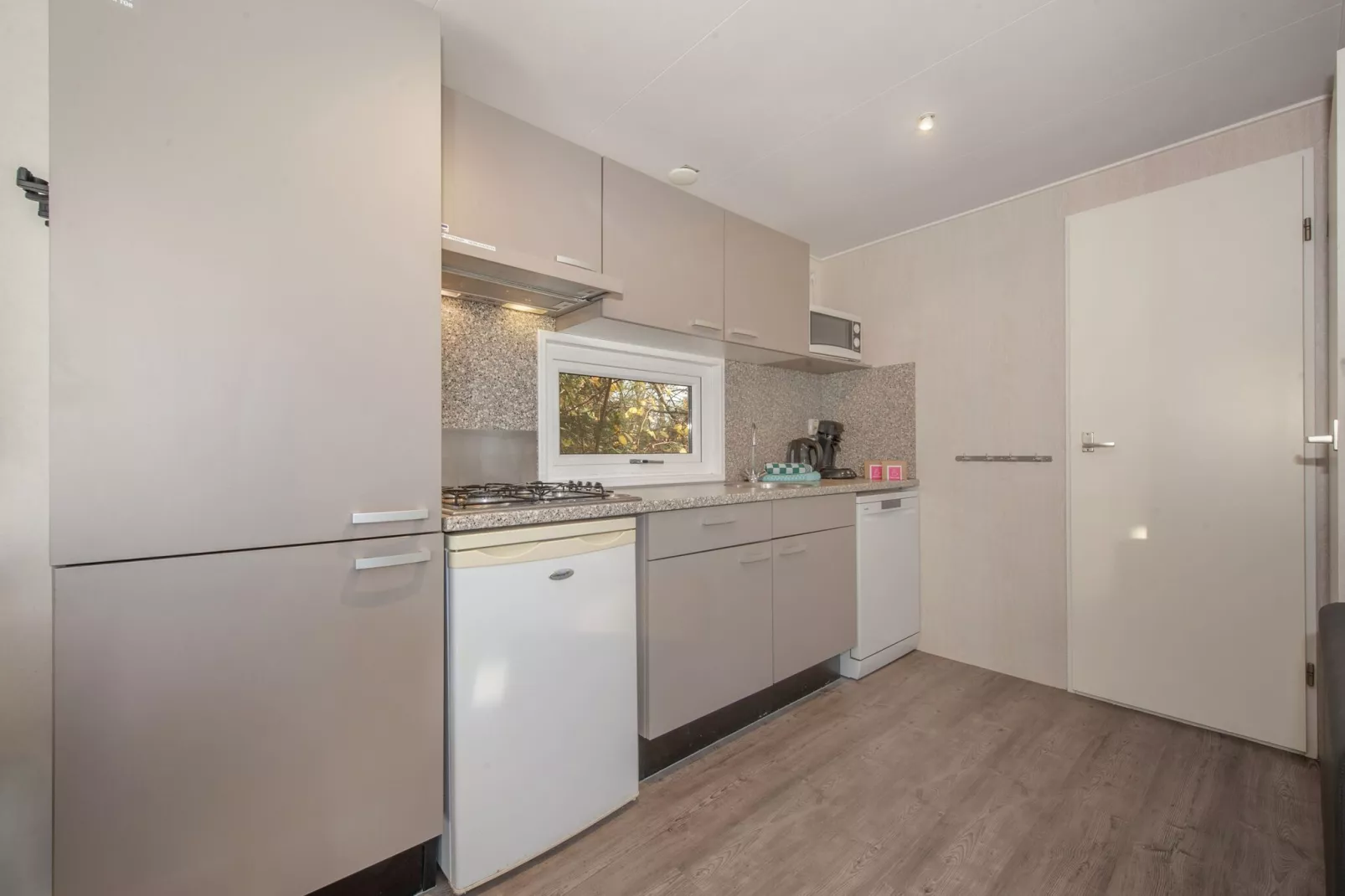 Vakantiepark Beach Resort 23-Kitchen