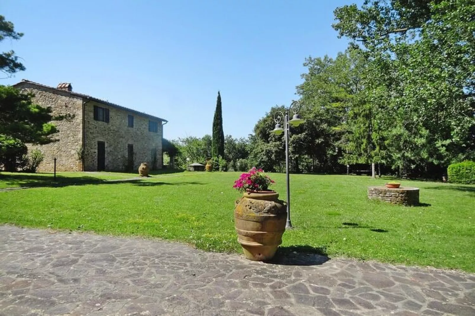 Agri-tourism La Scopa, Montaione-Picchio, Usignolo-Gardens summer