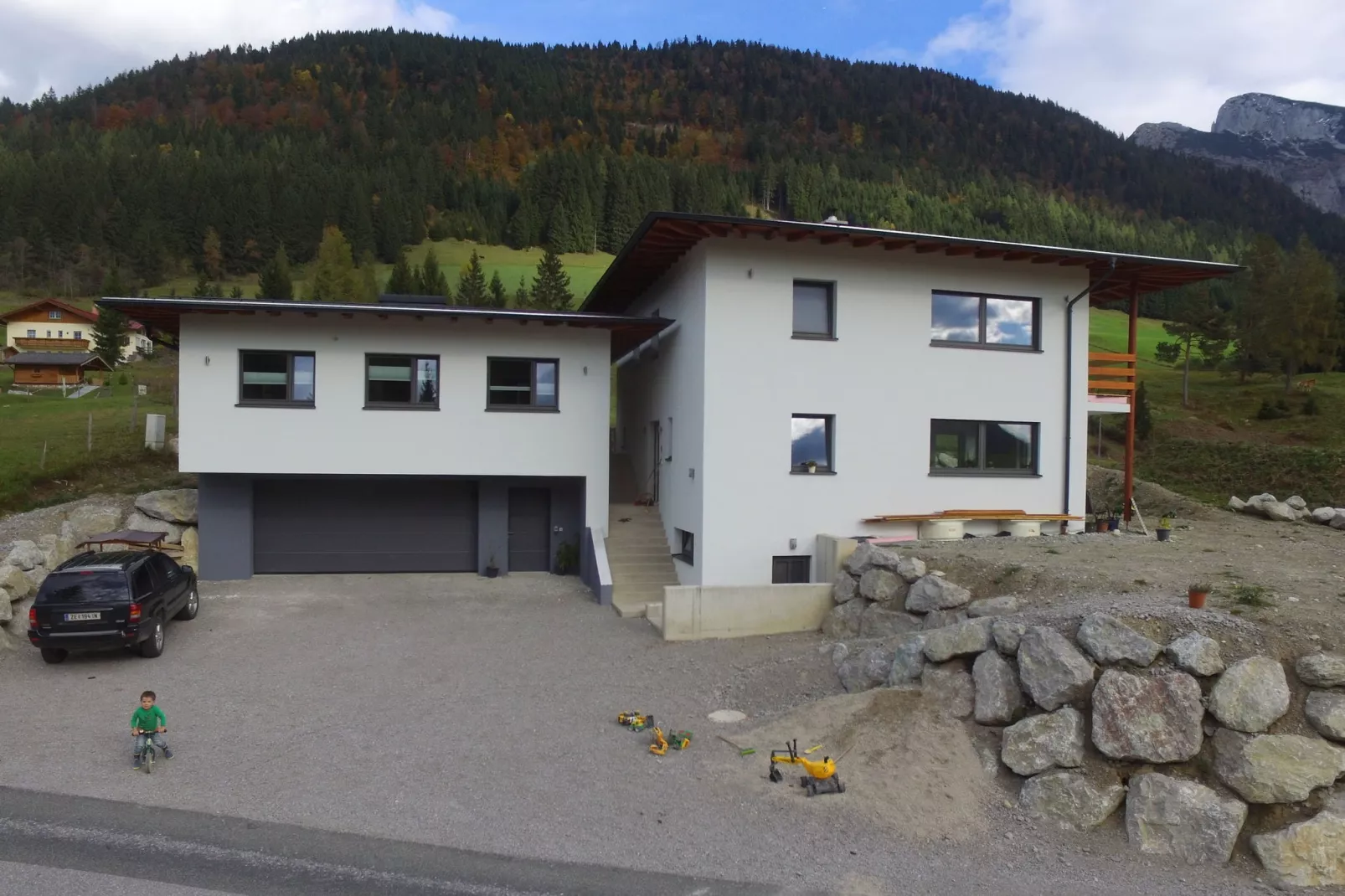 Annas Bergapartment-Außenbereich Sommer