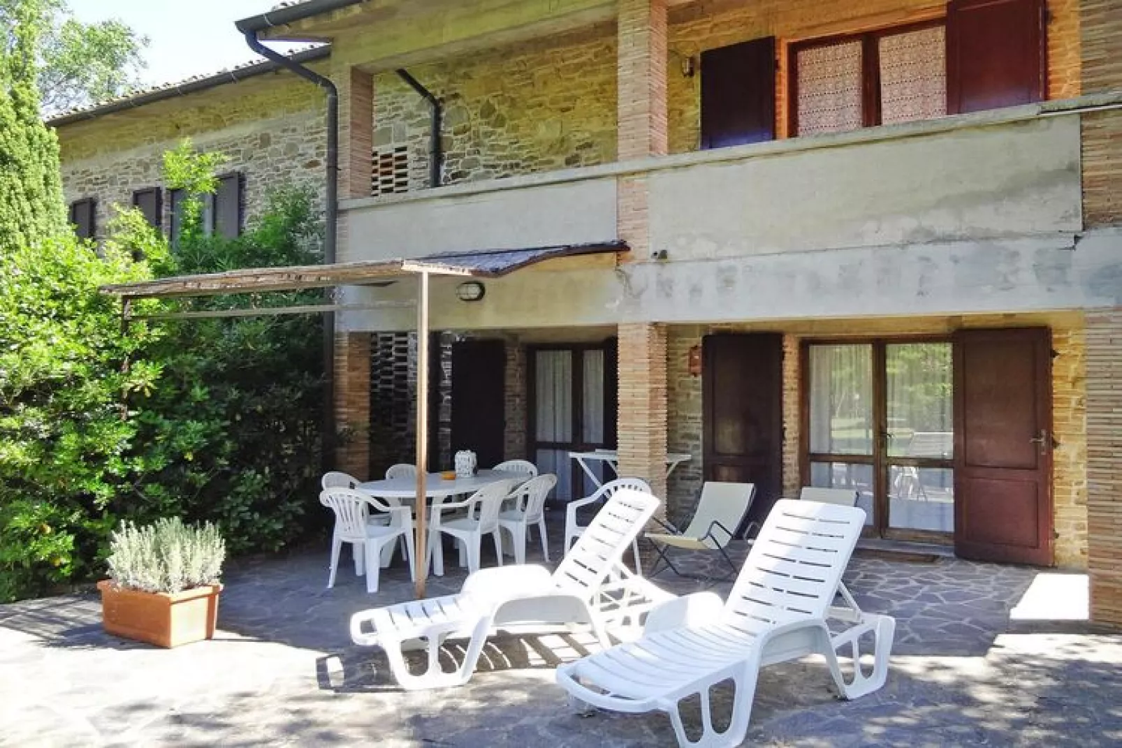 Agri-tourism La Scopa, Montaione-Rondine, Cardellino, Allodola-Terrace
