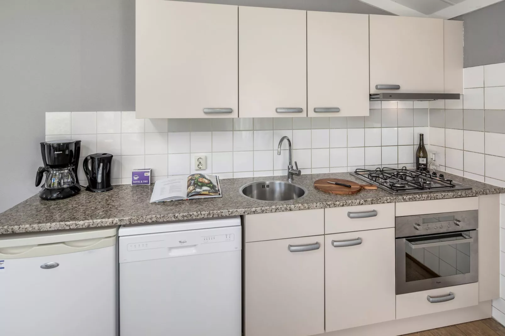 Vakantiepark Hof Domburg 12-Kitchen