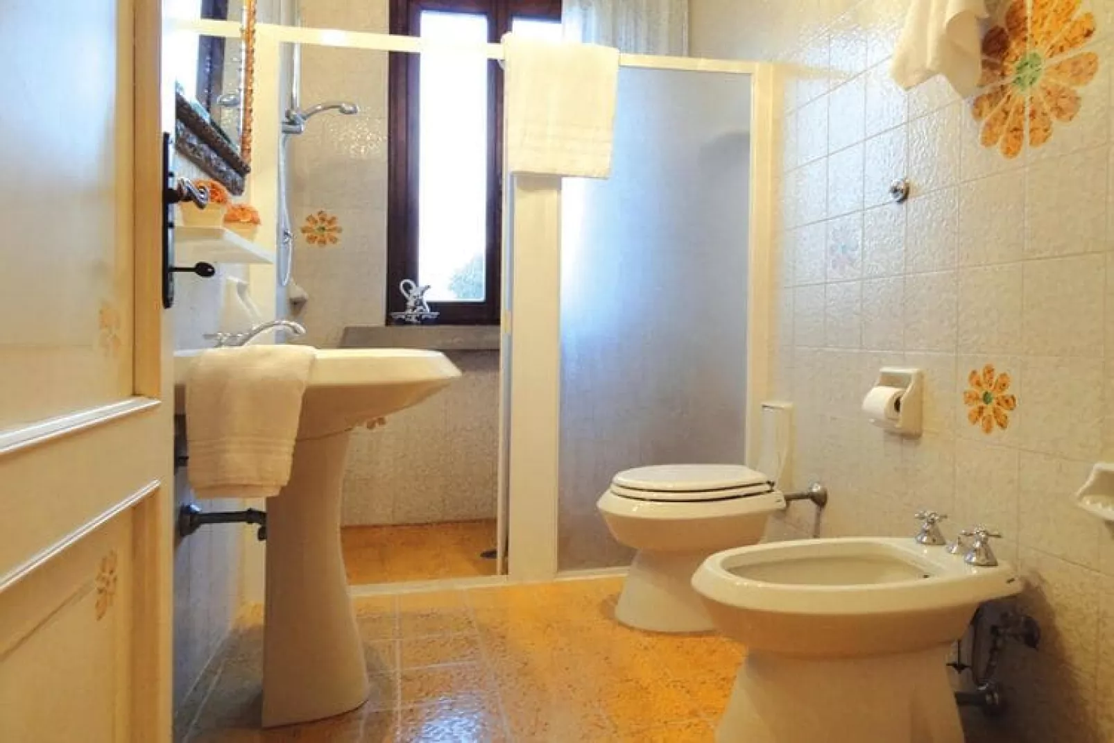Agri-tourism La Scopa, Montaione-Rondine, Cardellino, Allodola-Bathroom