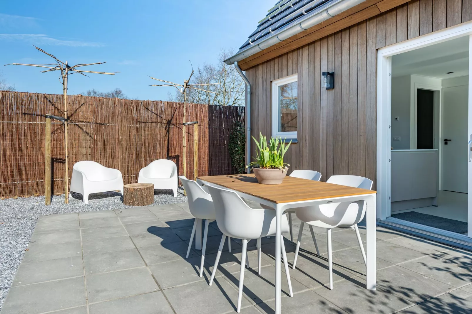 Slow living Guest House Oostkapelle-Gärten Sommer