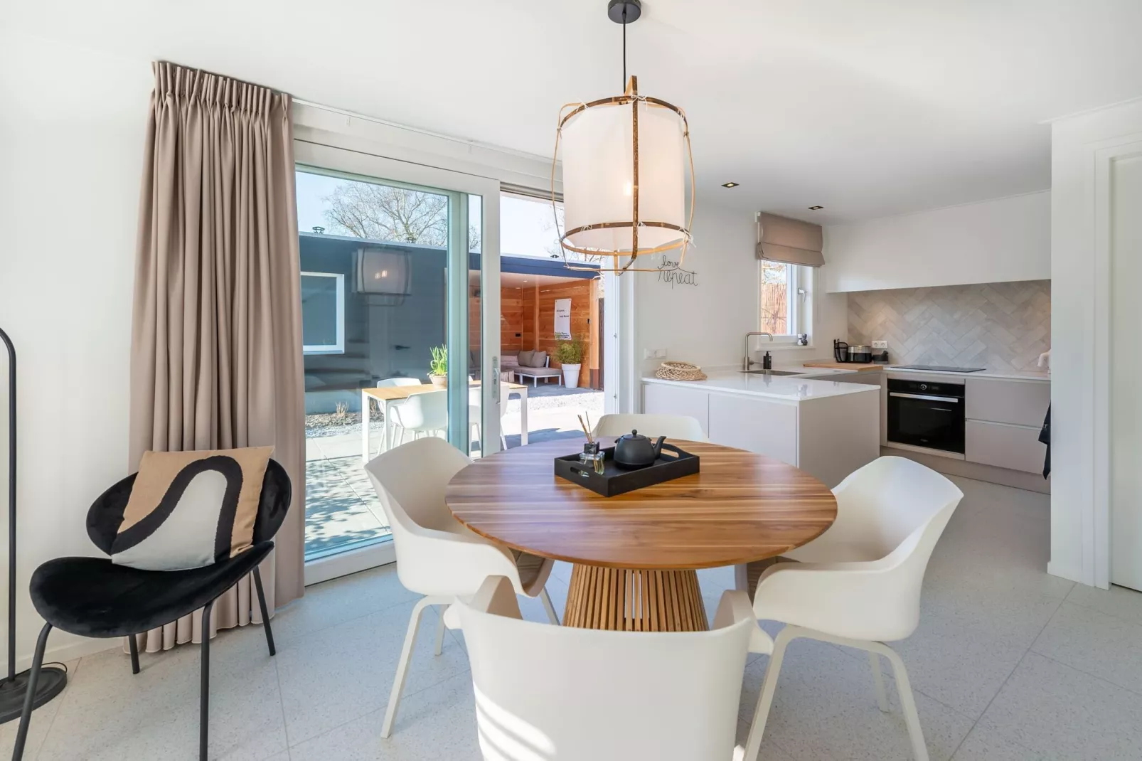 Slow living Guest House Oostkapelle-Esszimmer