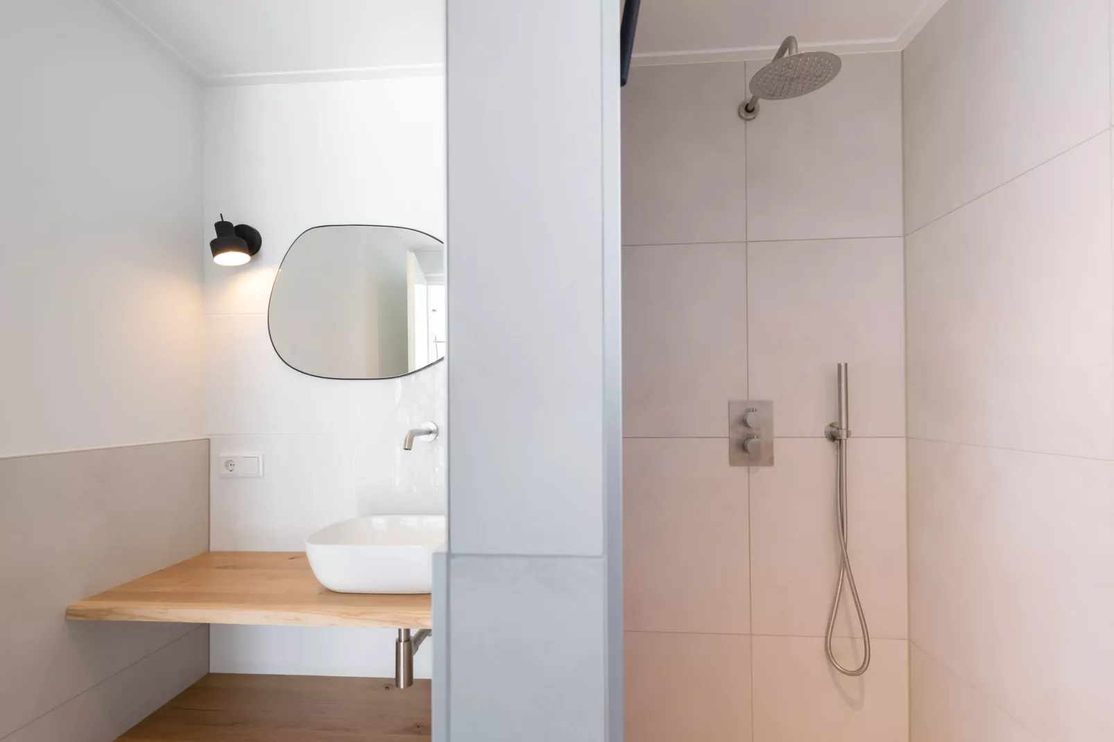 Slow living Guest House Oostkapelle-Badezimmer