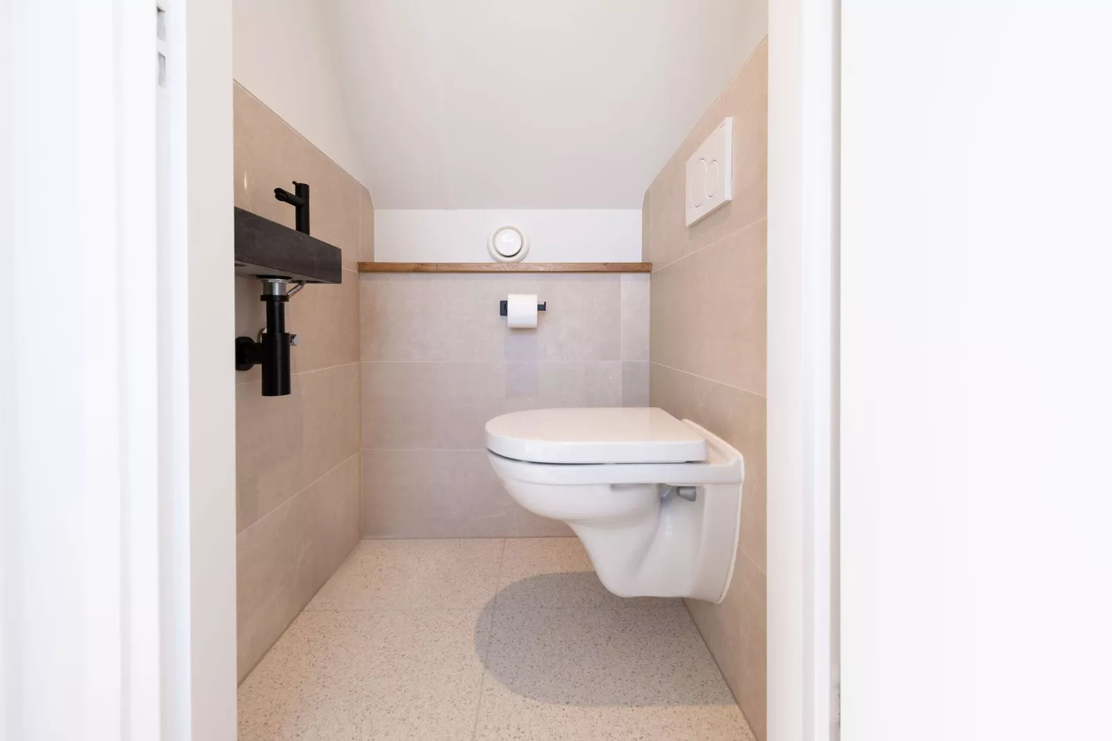 Slow living Guest House Oostkapelle-Badezimmer