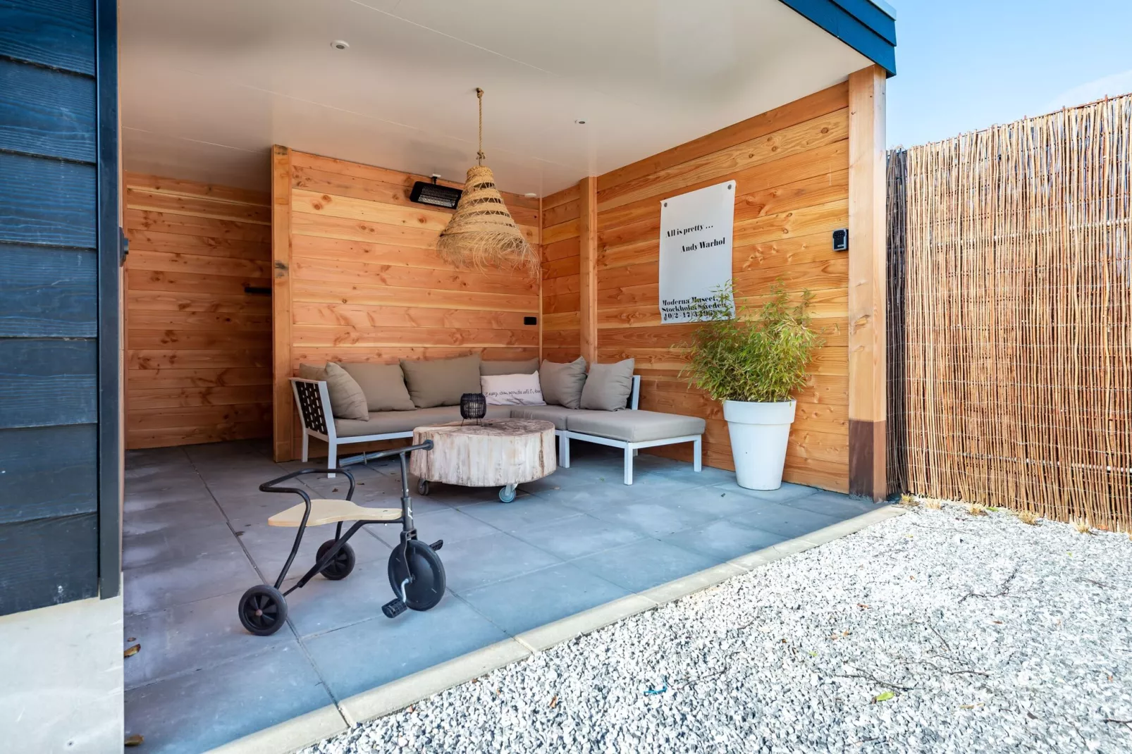 Slow living Guest House Oostkapelle-Gärten Sommer