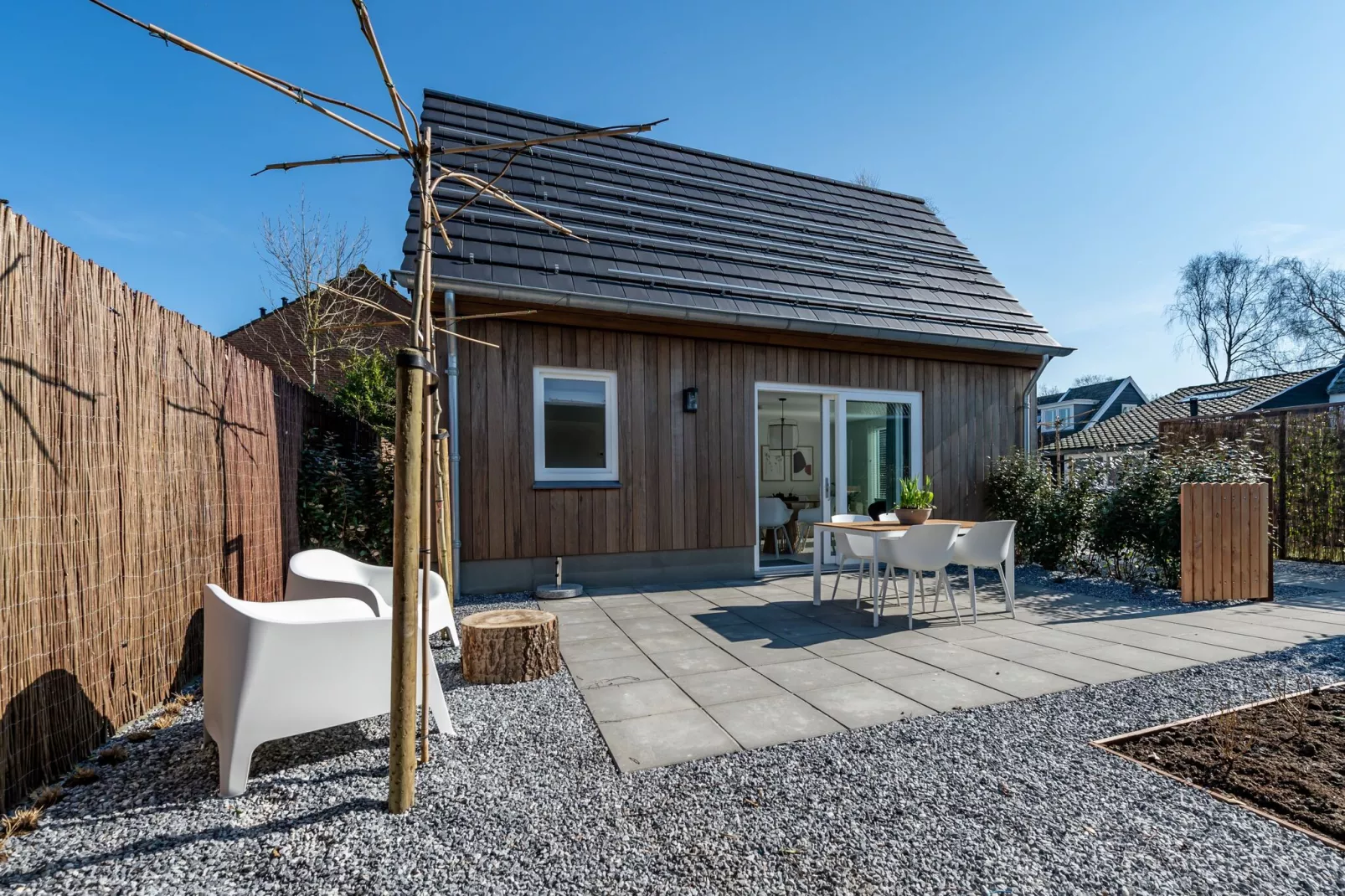 Slow living Guest House Oostkapelle-Gärten Sommer