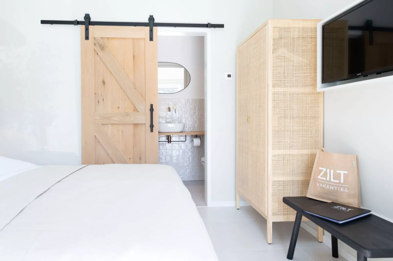 Slow living Suite 1 Oostkapelle-Bedroom