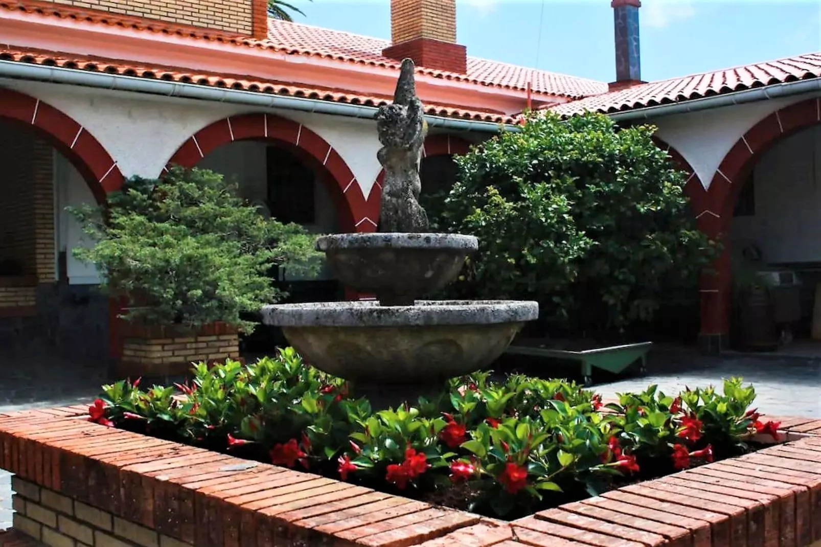 Hacienda Lugar de Sinde-Gardens summer