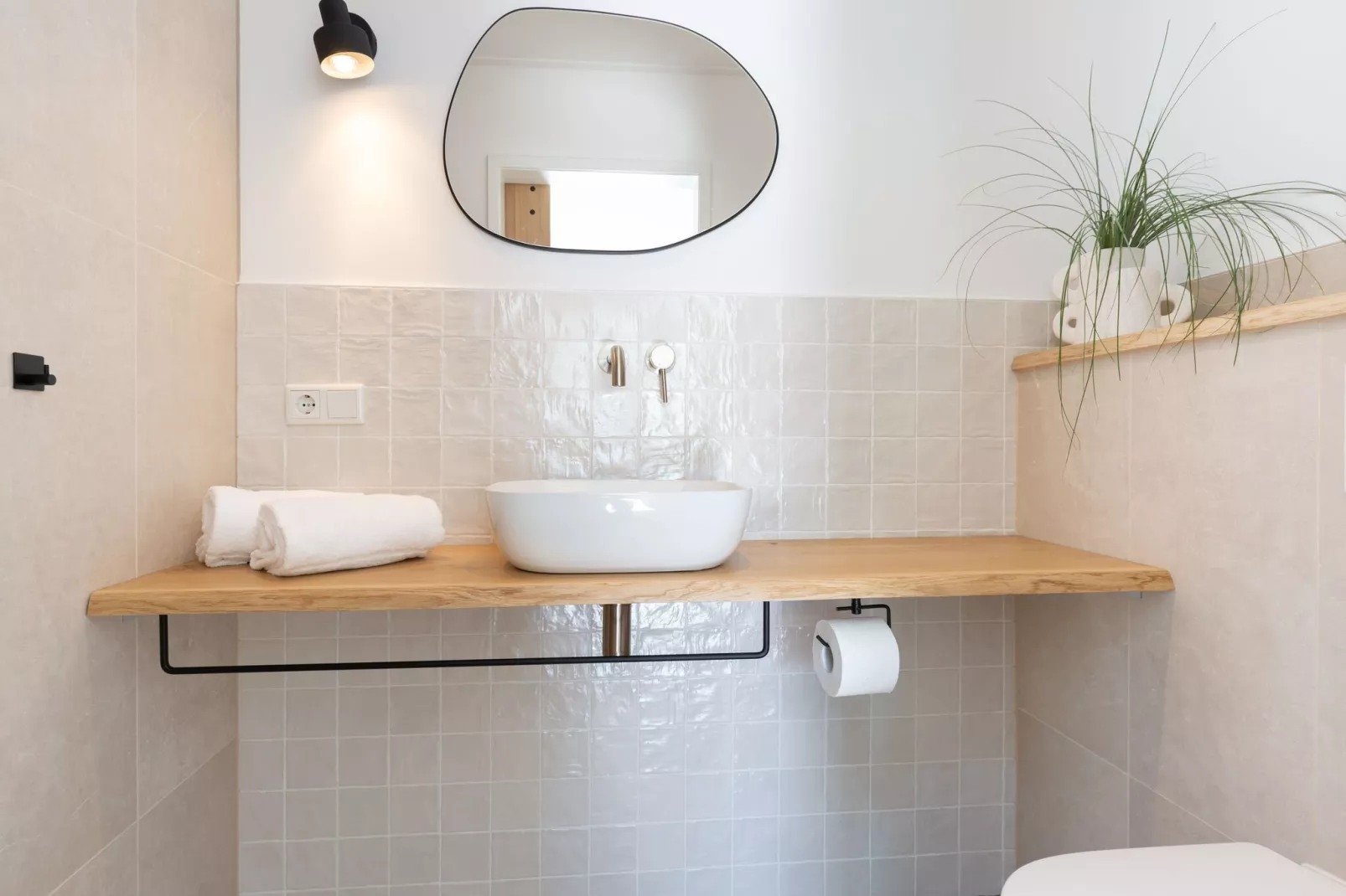 Slow living Suite 1 Oostkapelle-Bathroom