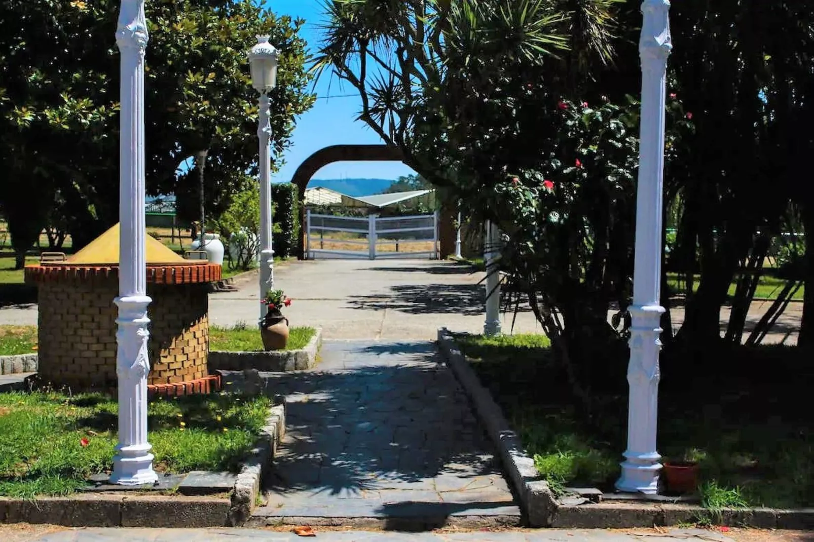 Hacienda Lugar de Sinde-Gardens summer