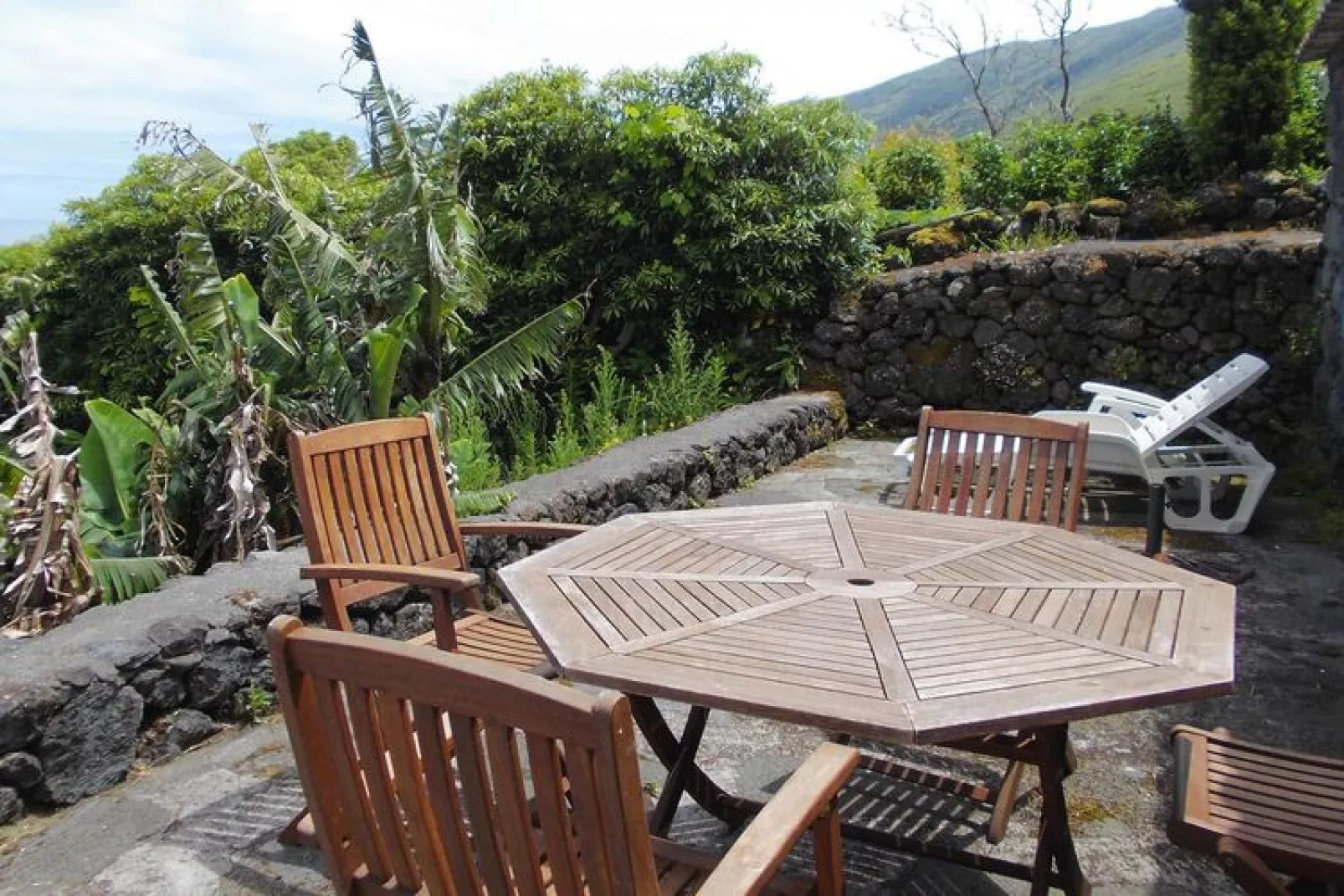 Ferienhäuser Adegas do Pico in Prainha // Adega T2 / 70-90m2 / vineyard or countryside-Terrace