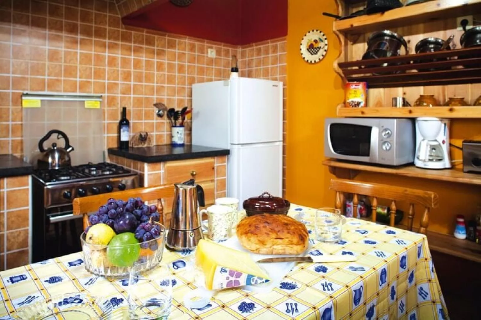 Ferienhäuser Adegas do Pico in Prainha // Adega T2 / 70-90m2 / vineyard or countryside-Kitchen