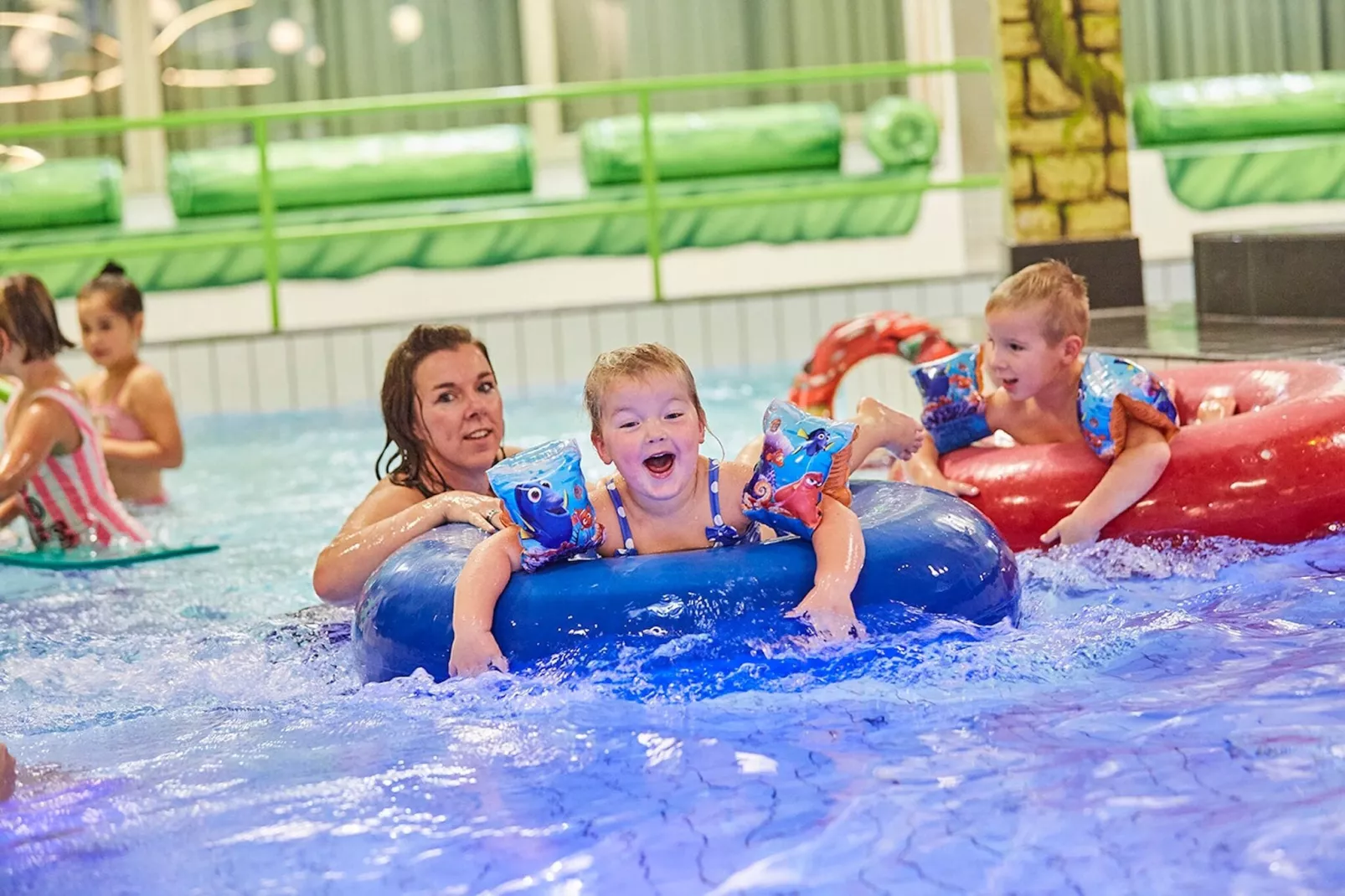 Vakantiepark Hof van Zeeland  7-Parkeinrichtungen