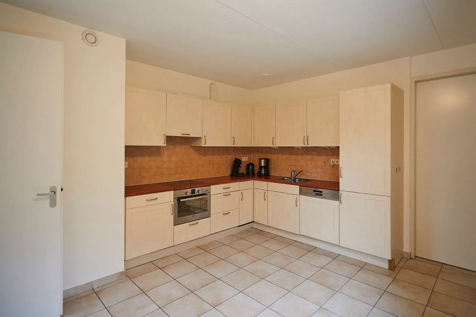 Vakantiepark Hof van Zeeland  8-Kitchen